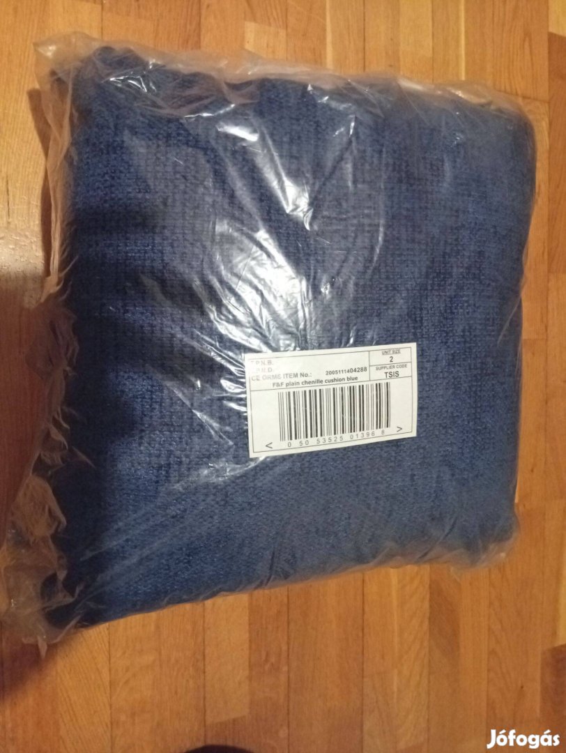 Díszpárnák bontatlan csomagban