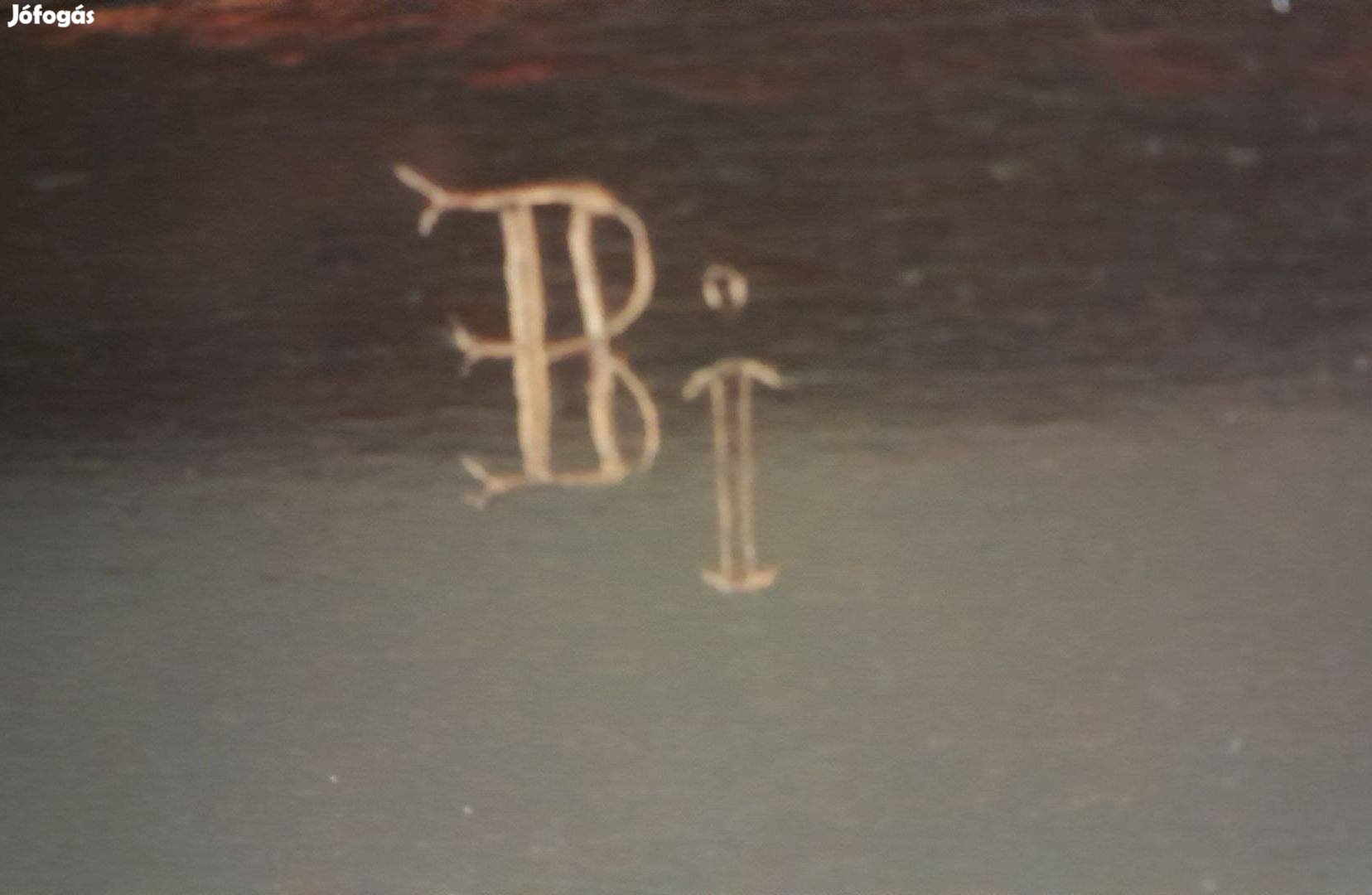 Dísztárgy fa doboz "BI" monogrammal ( 26x15x12 cm-es)