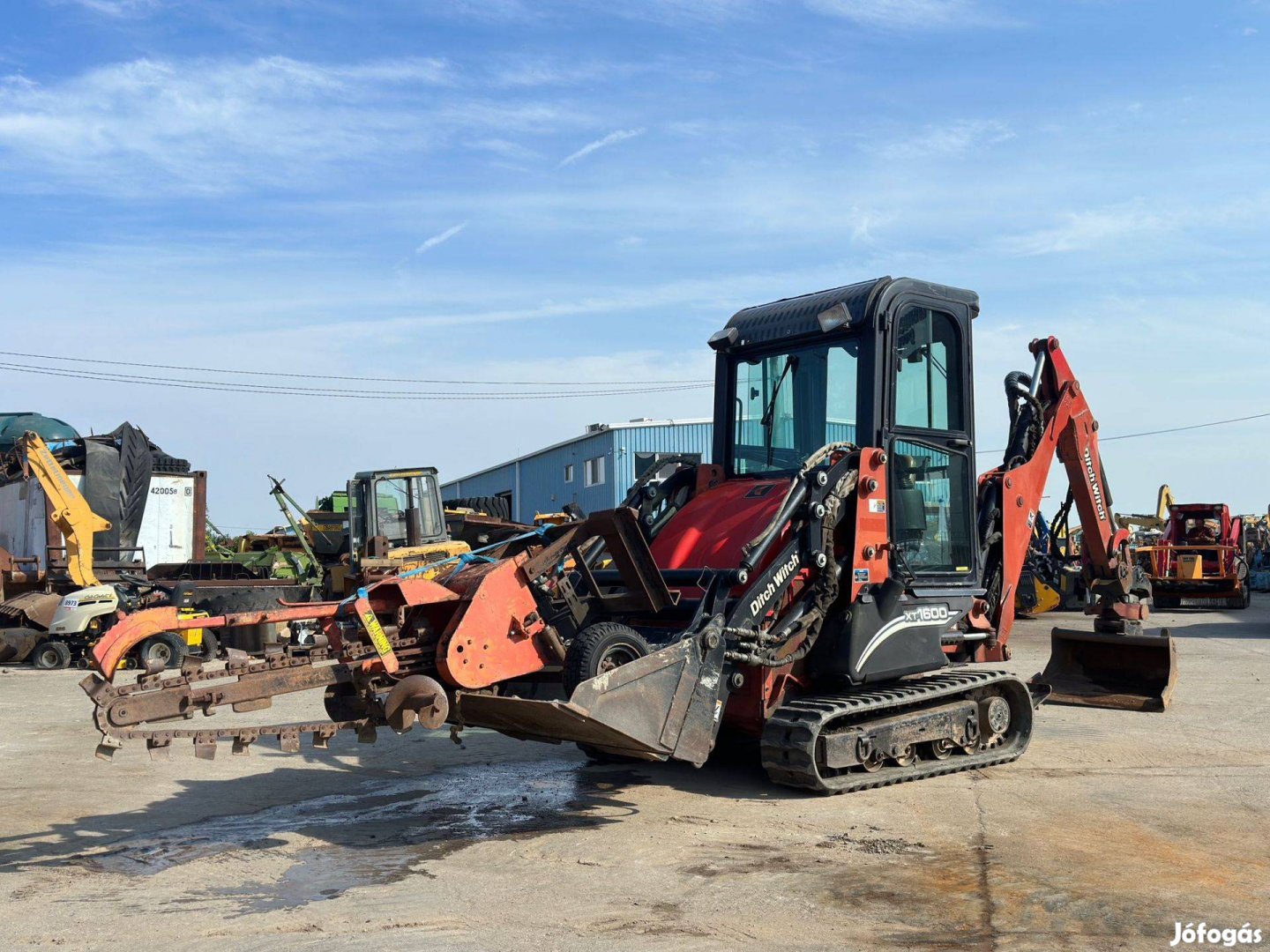 Ditch Witch XT1600 gumihevederes kotró-rakodó - Ártánd, Építőipari gép ...