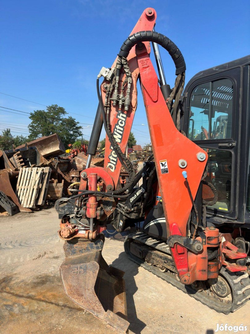 Ditch Witch XT1600 gumihevederes kotró-rakodó - Ártánd, Hajdú-Bihar