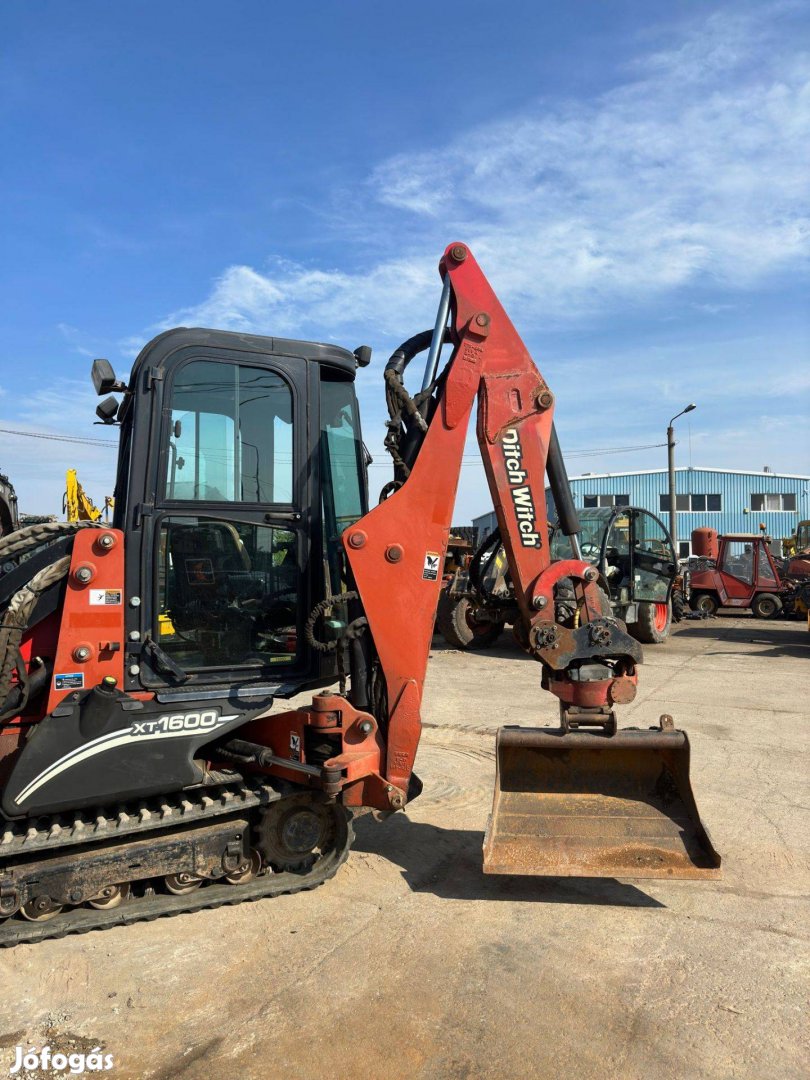 Ditch Witch XT1600 gumihevederes kotró-rakodó - Ártánd, Hajdú-Bihar