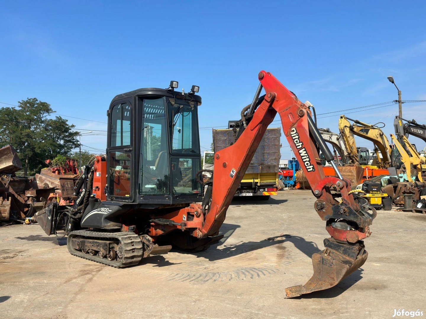 Ditch Witch XT1600 gumihevederes kotró-rakodó - Ártánd, Hajdú-Bihar