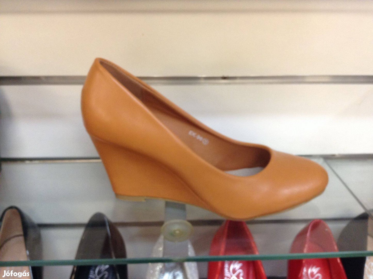Divat telitalpú női cipő!