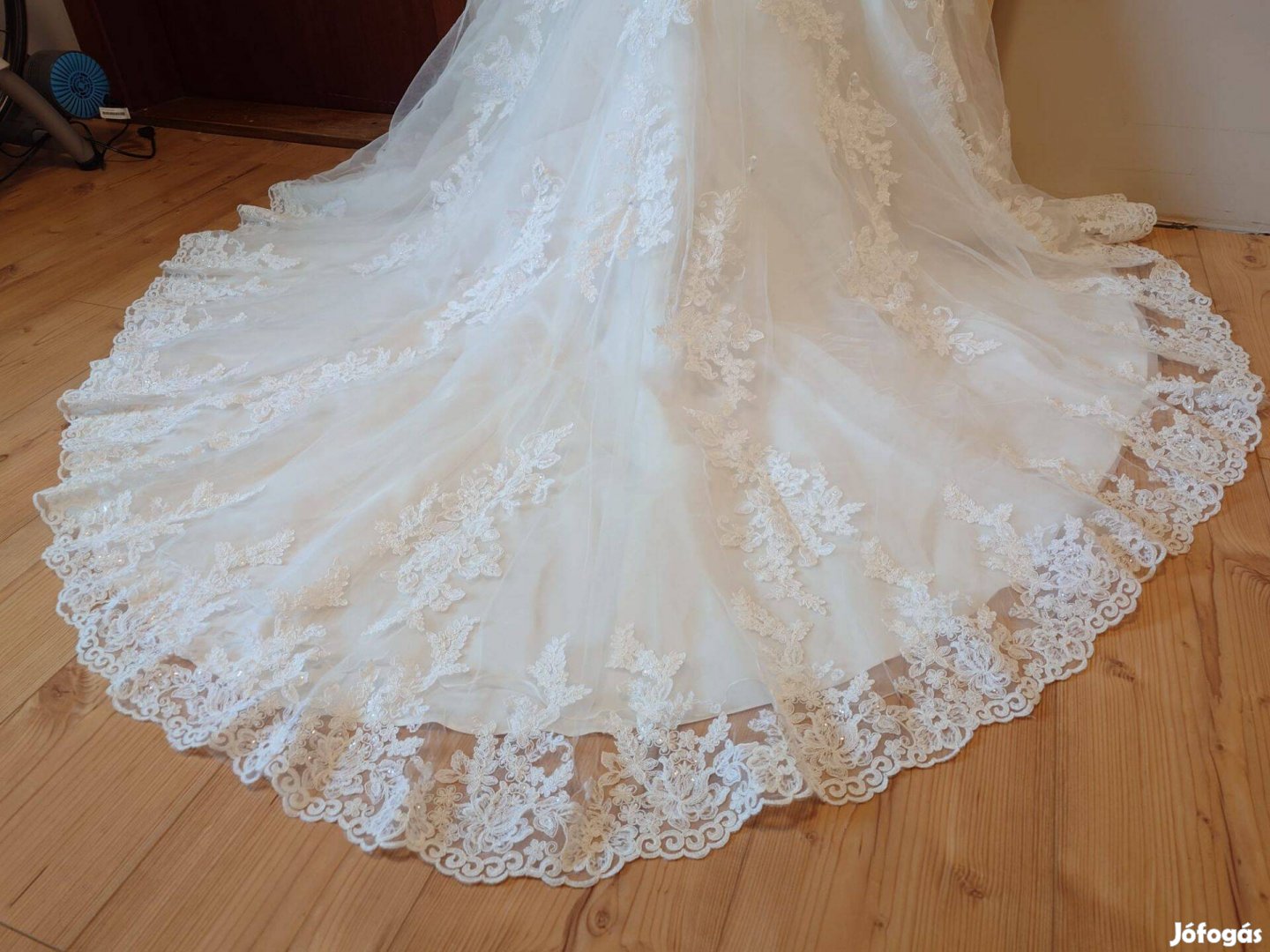 Divina Sposa sellő fazonú esküvői menyasszonyi ruha csipke uszályos