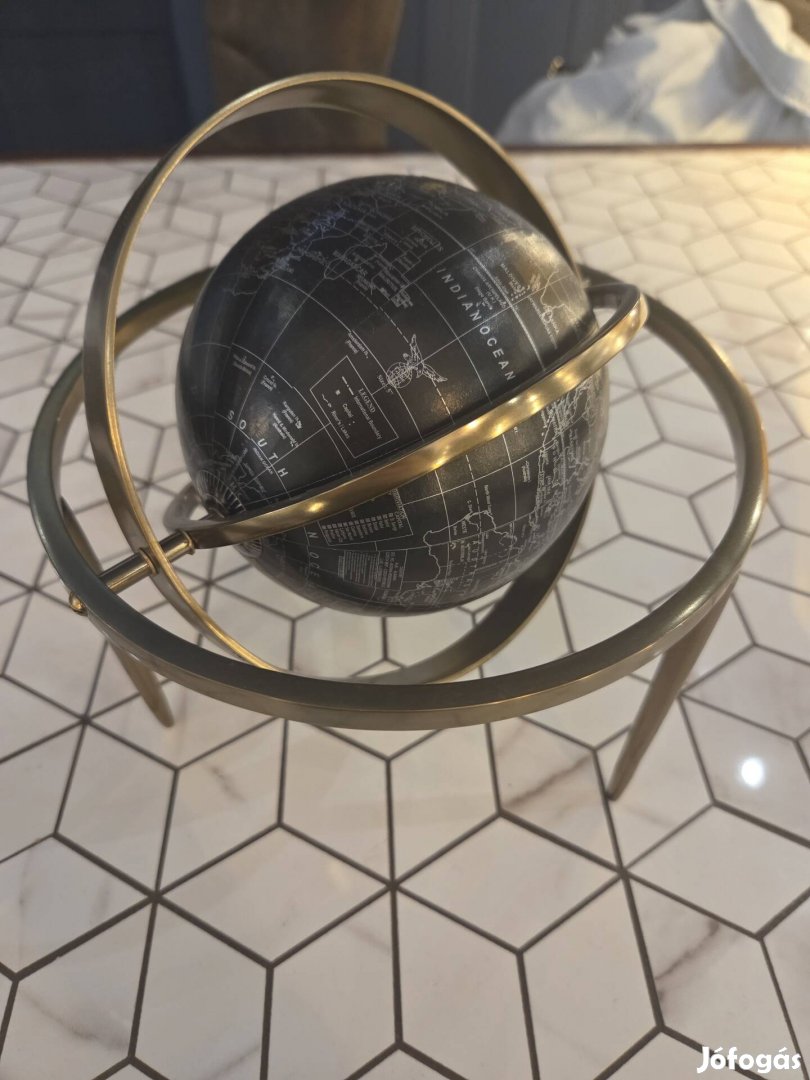 Dizájnos földgömb