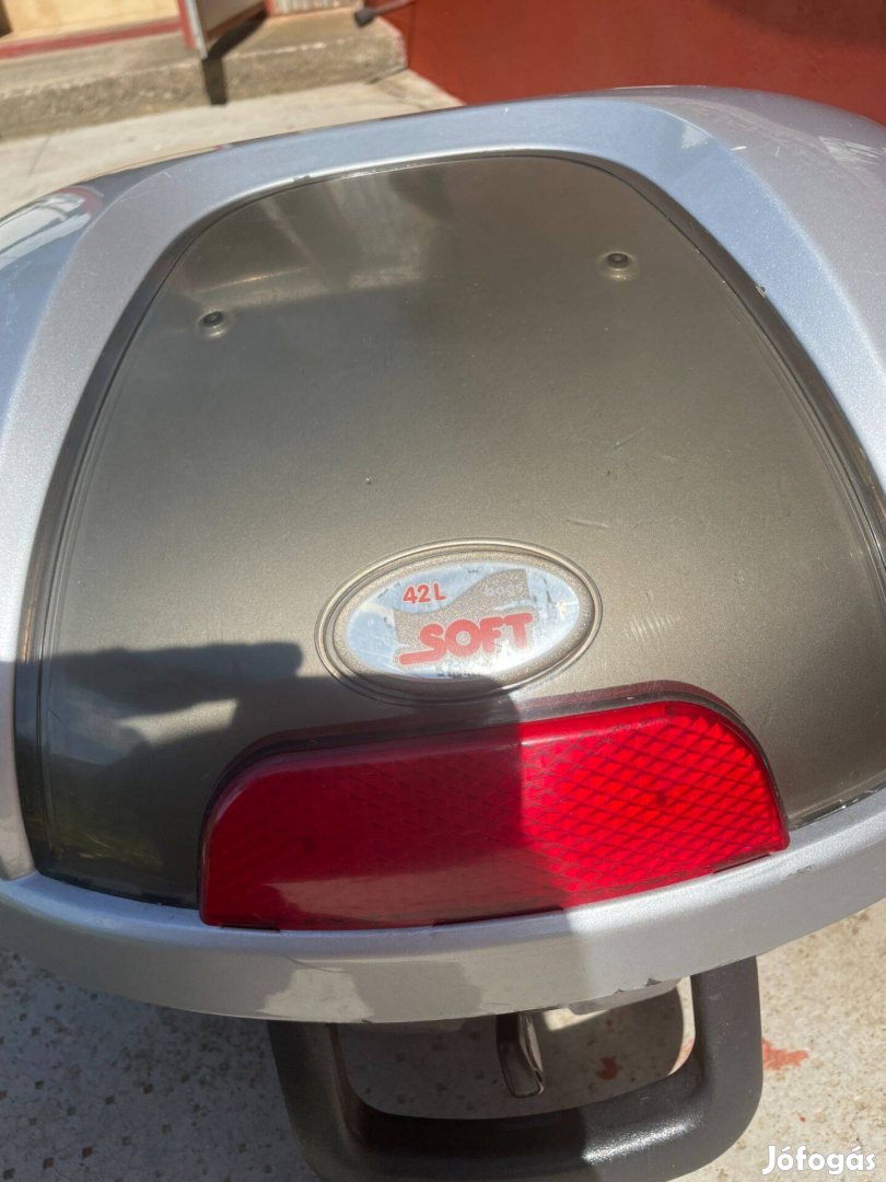 Doboz 42L motorra