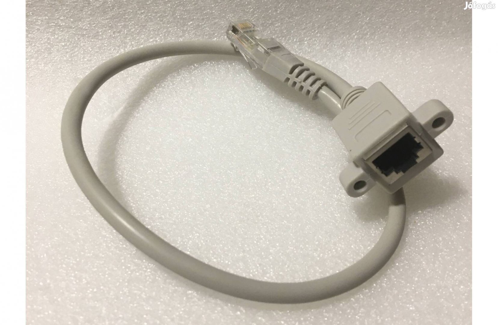Dobozba szerelhető egyenes bekötésű Ethernet kábel aljzattal RJ45