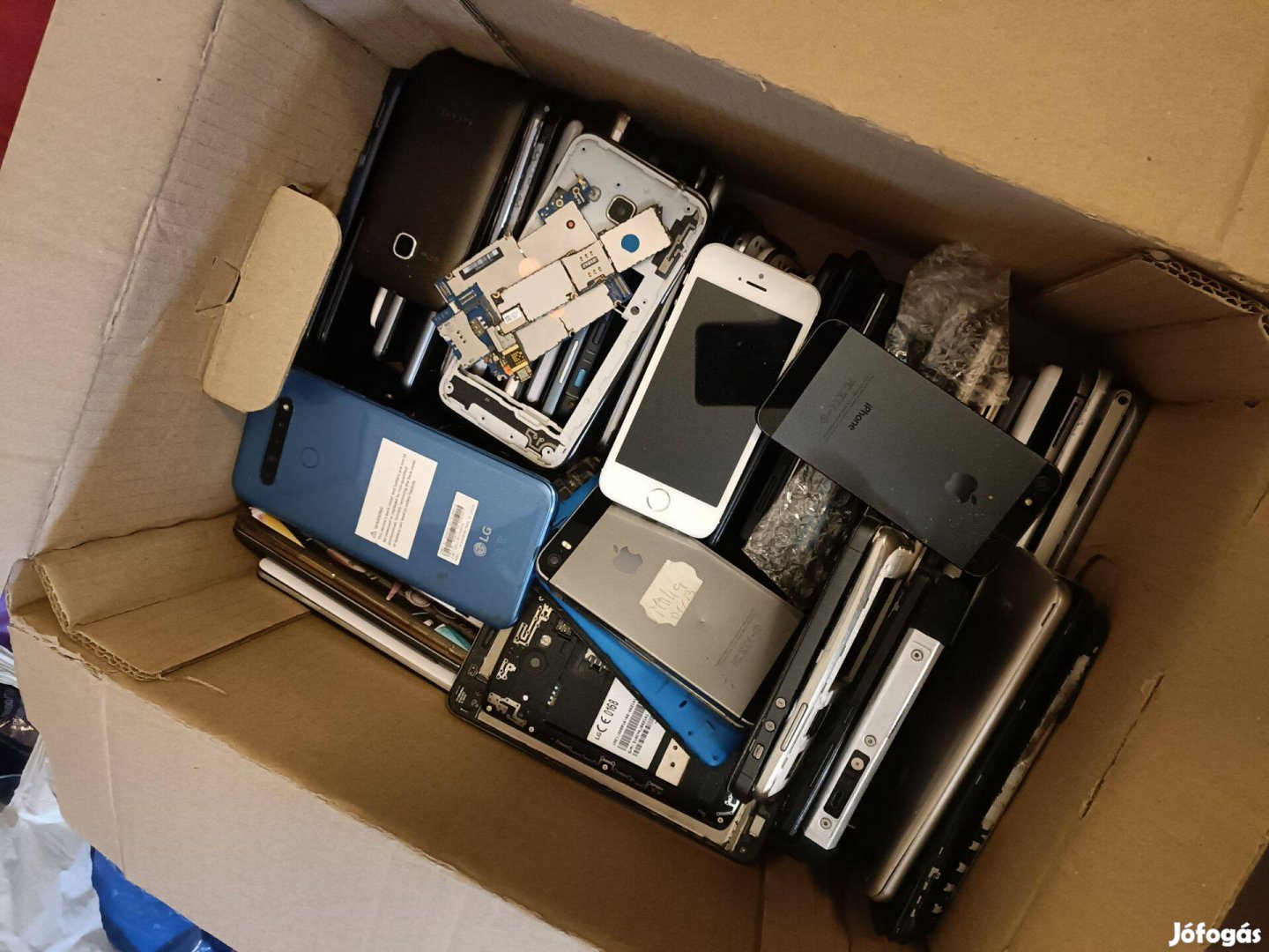 Doboznyi telefon Alkatrésznek