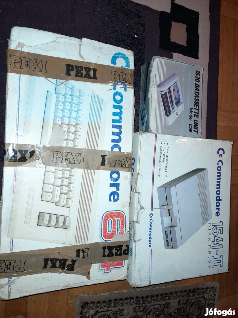 Dobozos Commodore Gép és Floppy 3 nyomtató kártya lemezek...