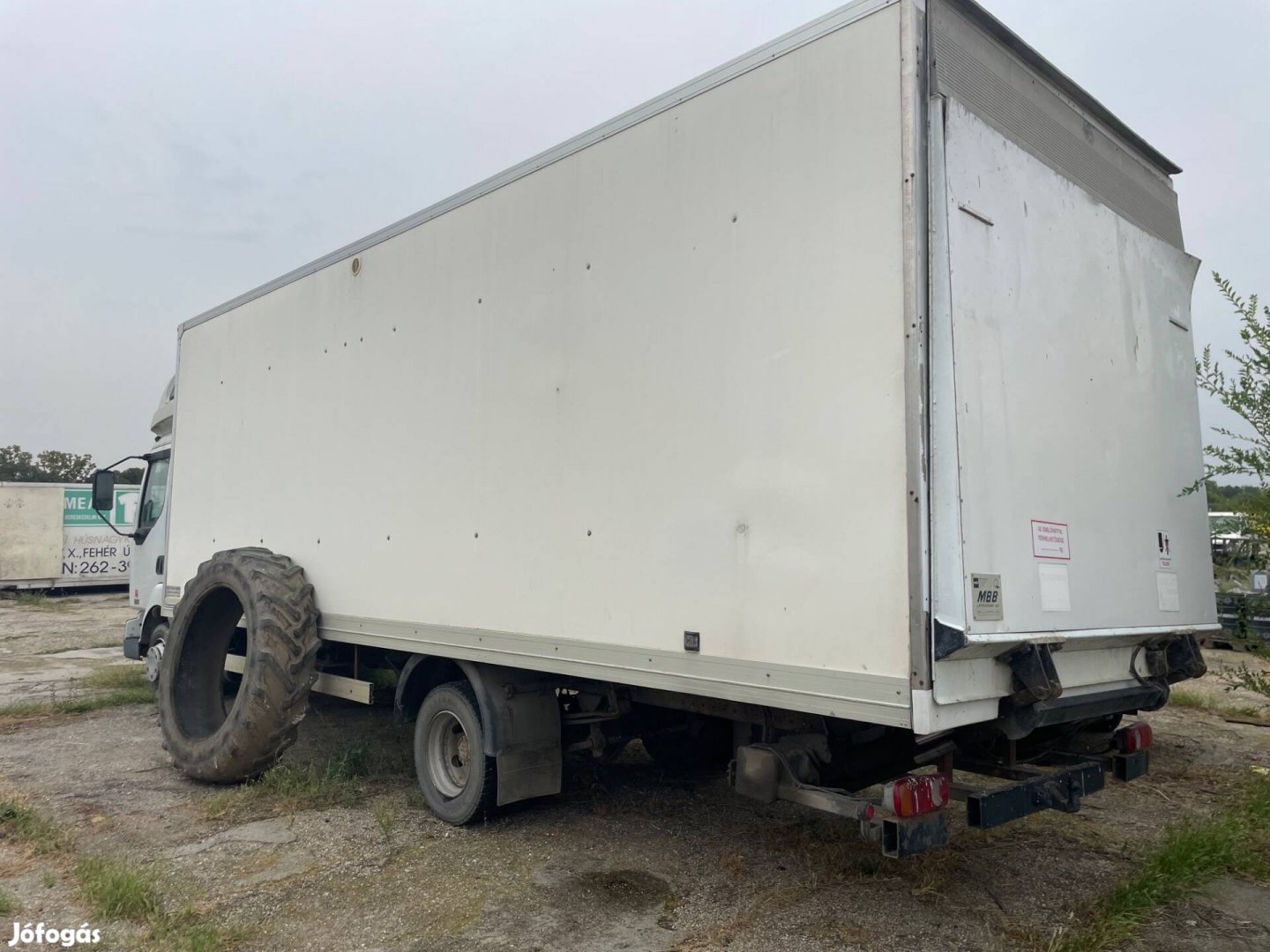 Dobozos-emelőhátfalas Renault Midlum 180 dCi