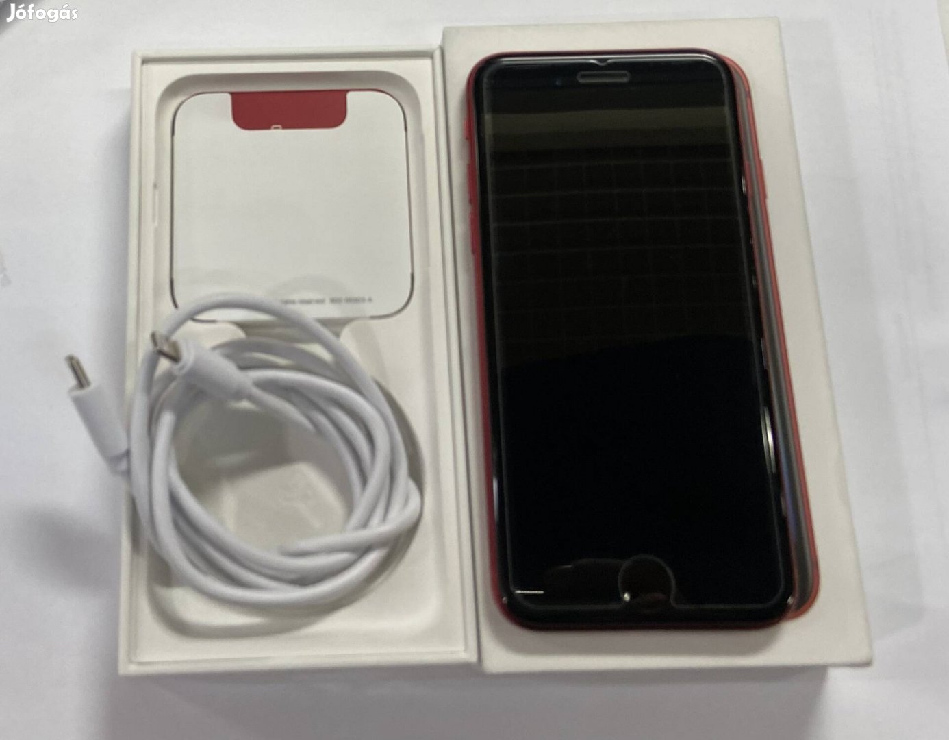 Dobozukkal Kártyafüggetlen Iphone se3 2022 64GB ,87% Akksi,gyári !
