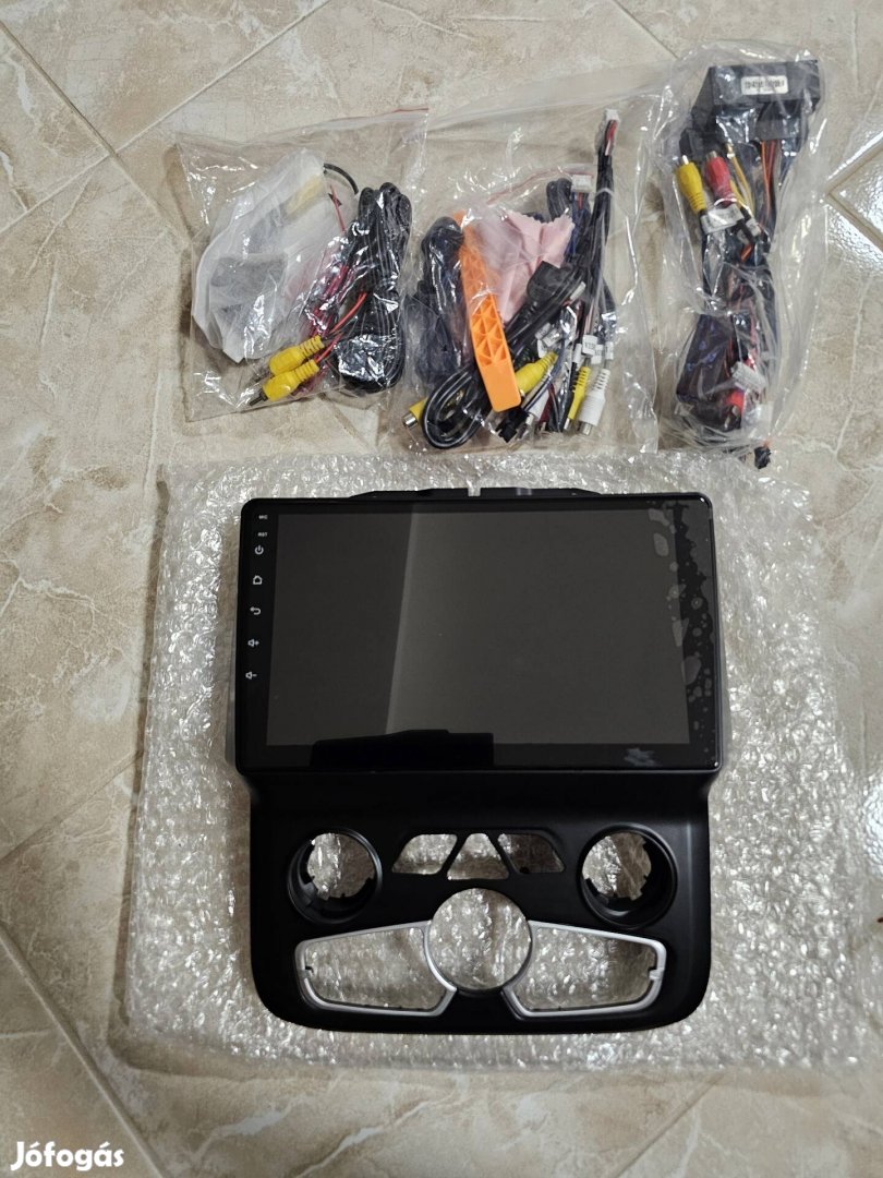 Dodge Ram gyári beépítőkeretes android fejegység gps