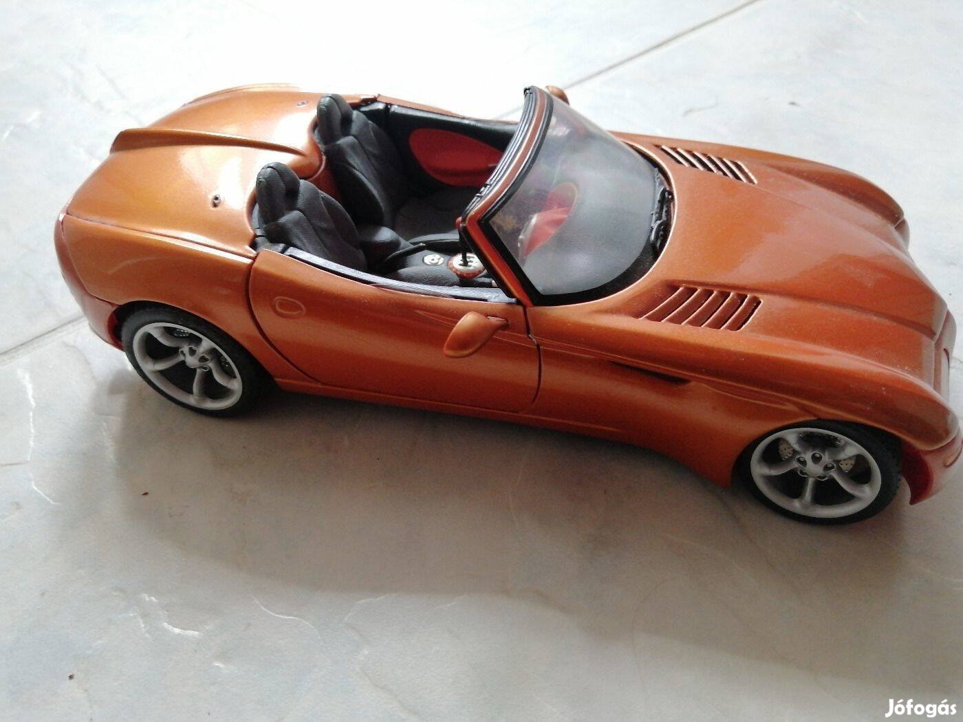 Dodge tanulmányautó 1:18 Maisto