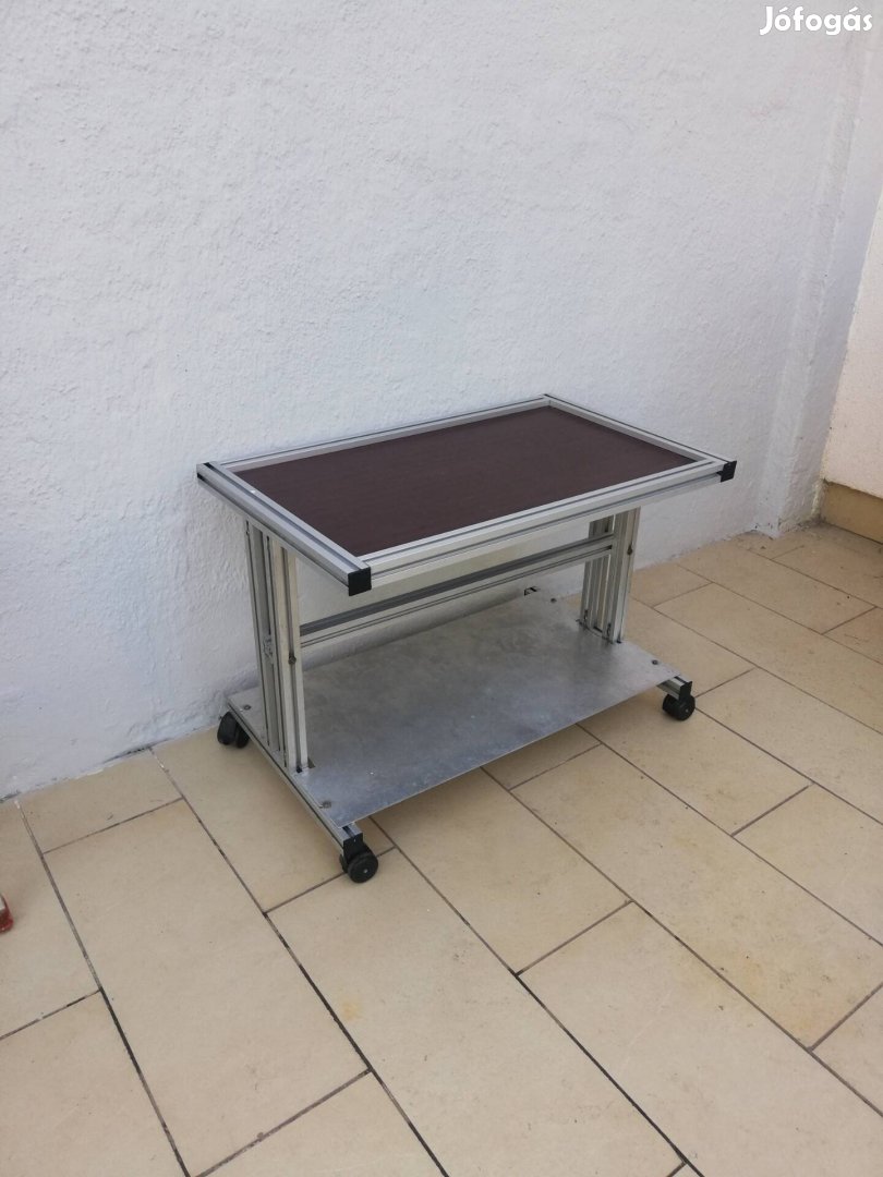 Dohányzó Asztal /Alumínium, Gurulós! /