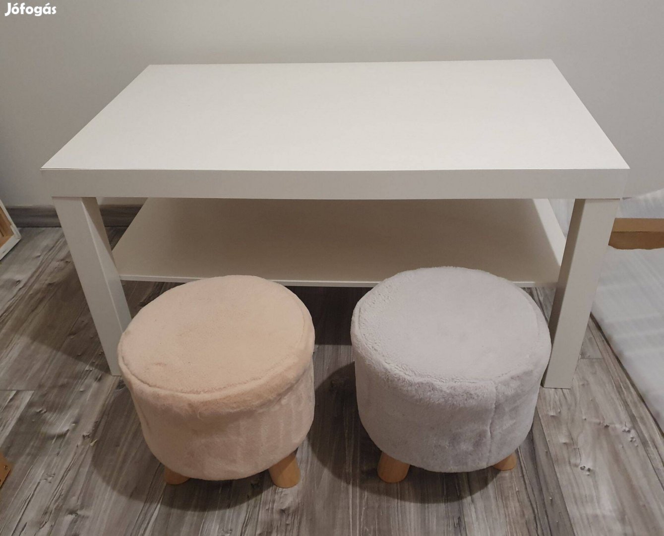 Dohányzó asztal - fehér