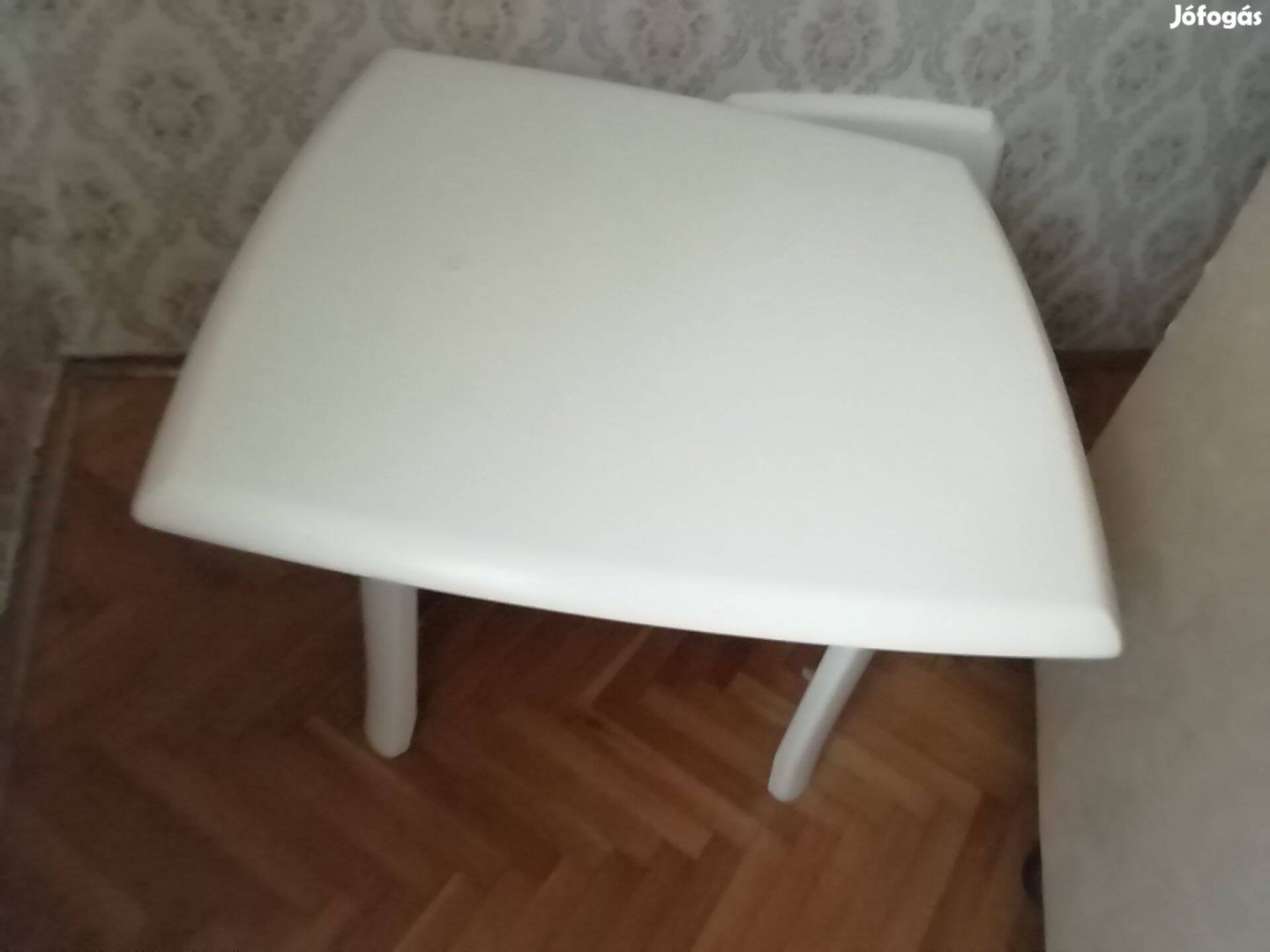 Dohányzó asztal eladó