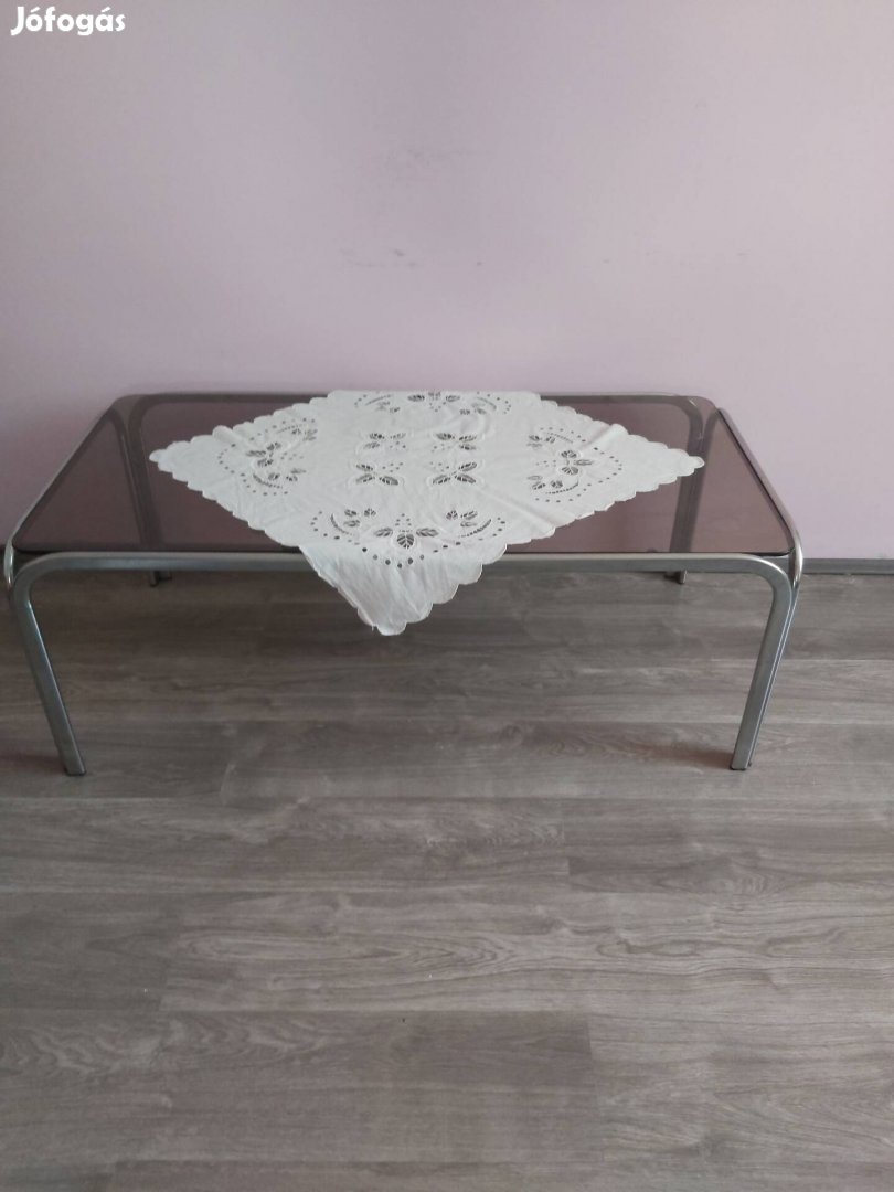 Dohányzó asztal füstüveggel