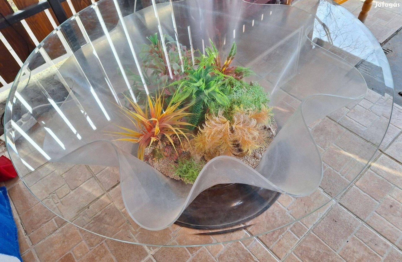 Dohányzó asztalként is használatos kerek akvárium eladó