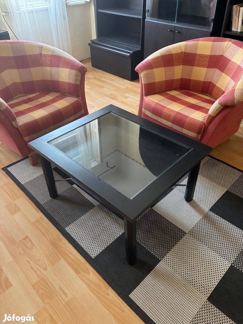 Dohányzóasztal - üvegbetétes