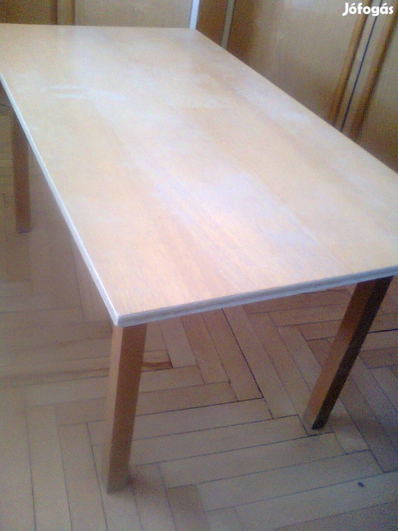 Dohányzóasztal fából