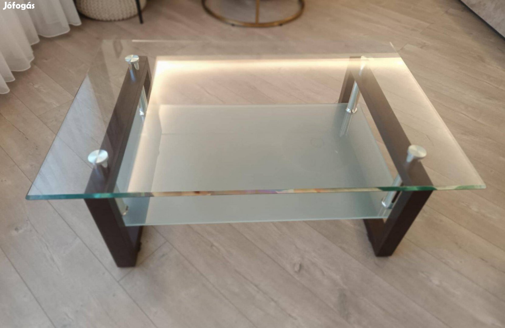 Dohányzóasztal üveglapos 117x78