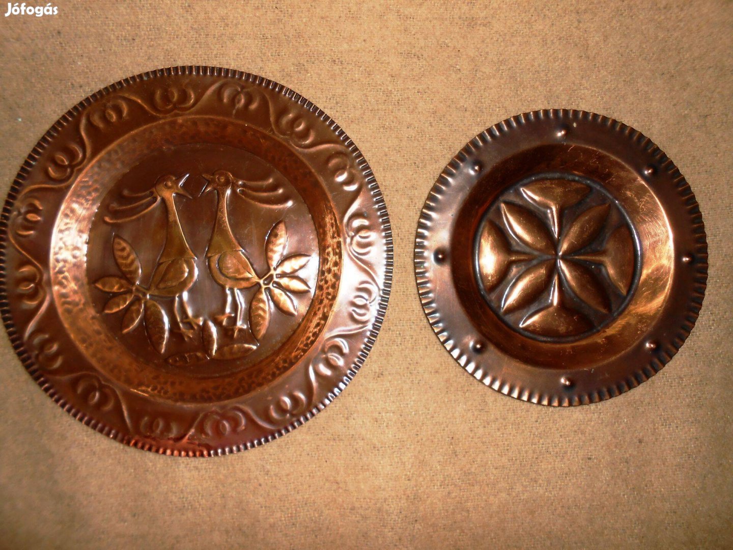 Domborműves réz fali dísztányérok