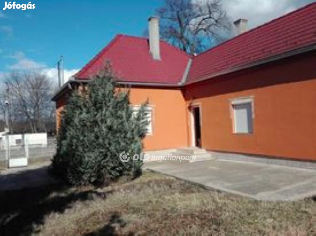Dombóvári 68 nm-es ház eladó