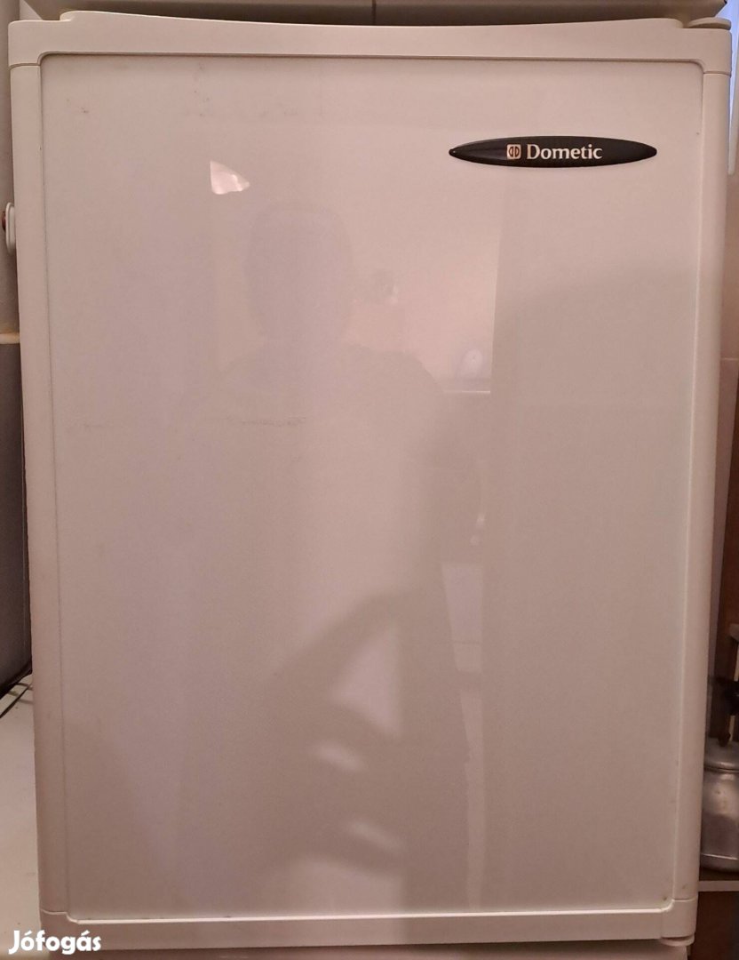 Dometic A310 MB MF 20-60 kis méretű/minibar hűtő (abszorpciós)