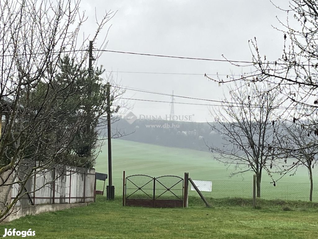 Domonyi eladó 900 nm-es telek