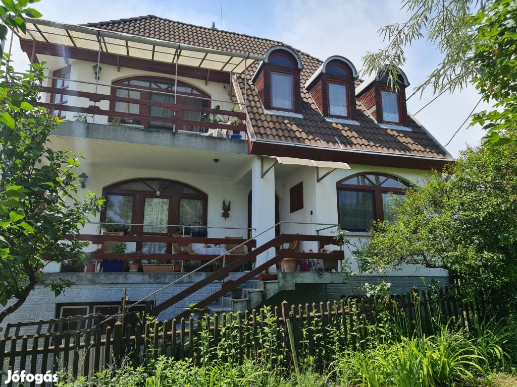 Domoszló, Hunyadi János utca, 158 m2-es, családi ház, 5 szobás