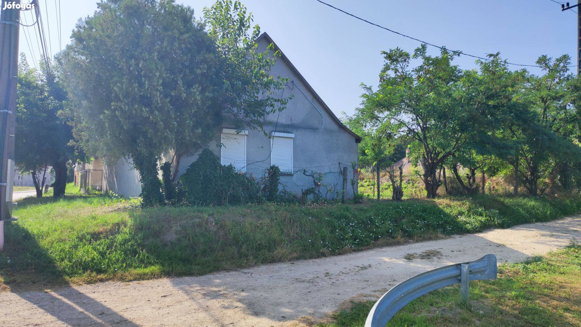 Dömsödi felújítandó ház,az övcsatorna partján,száz méterre az RSD-től