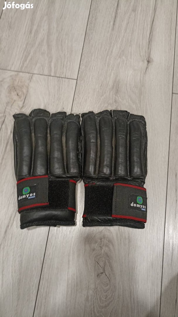 Domyos kesztyű edzőkesztyű, zsákolókesztyű, box, mma