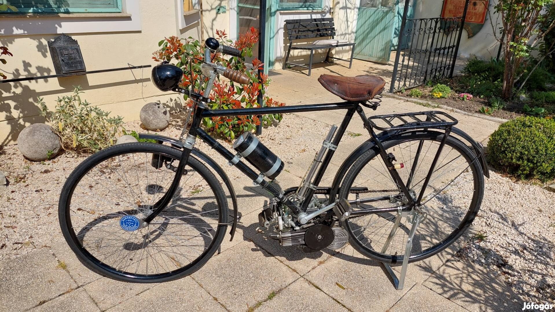Dongó motor Makón eladó.