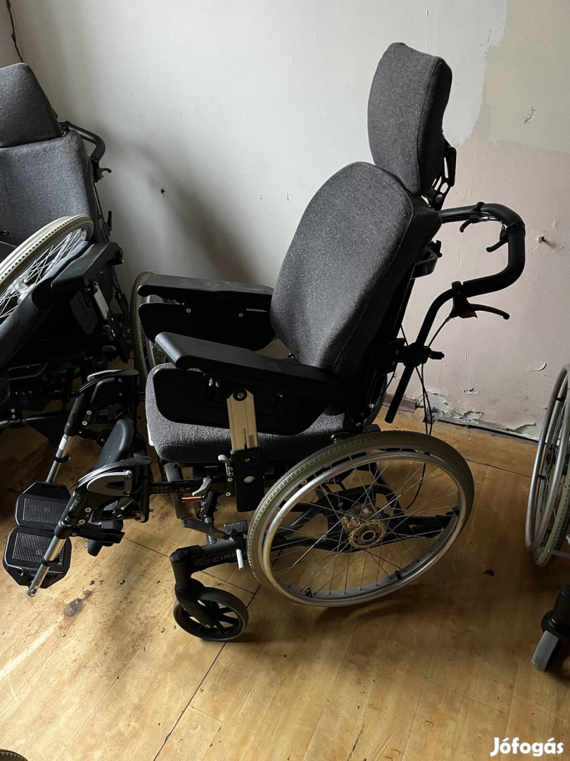 Dönthető Ápolási kerekes szék