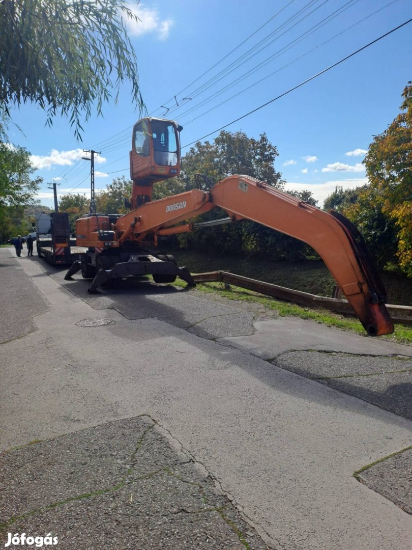 Doosan 210 rakodógép hosszúgémes 