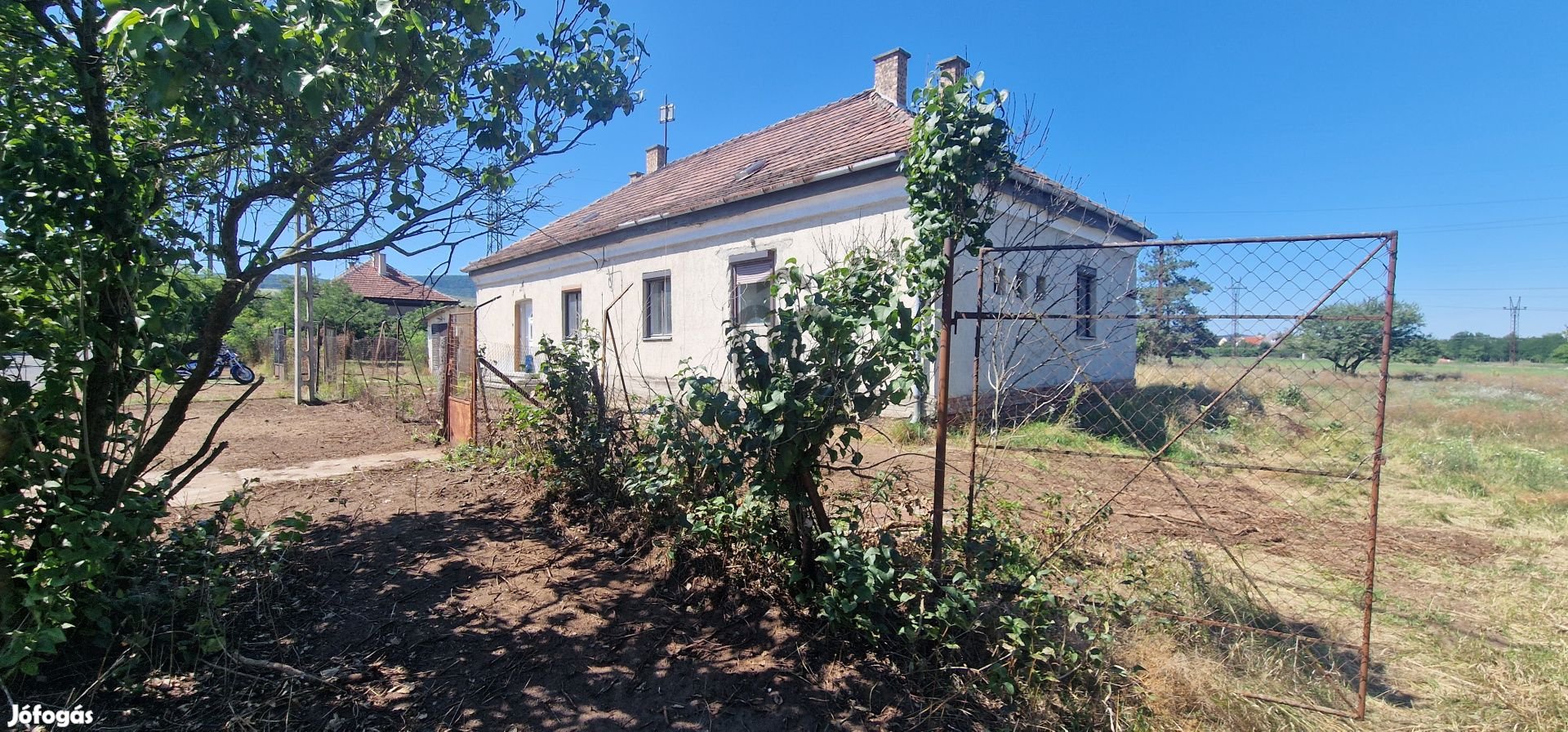 Dorog �s Tokodalt�r� k�z�tt elad� h�z a 10 es �thoz k�zel