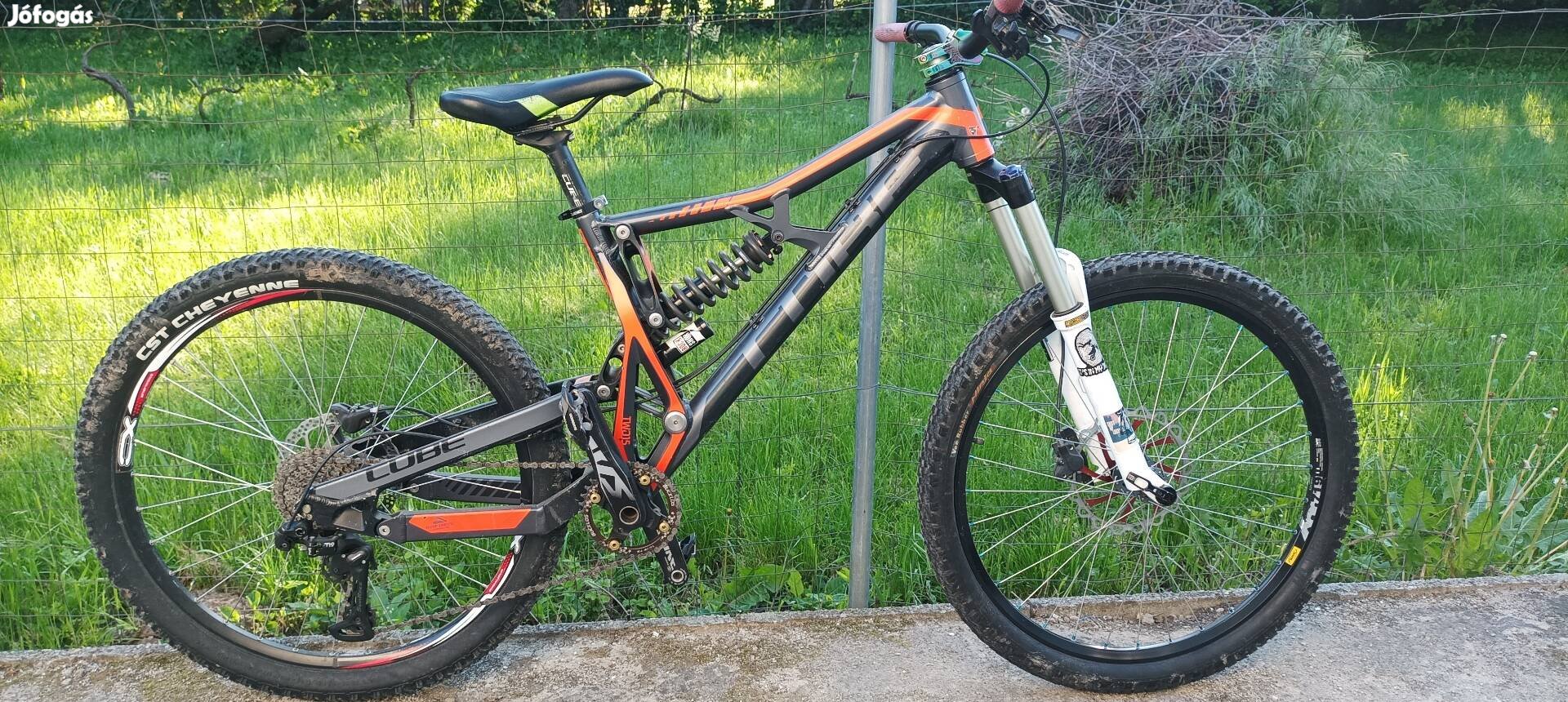 Downhill kerékpár