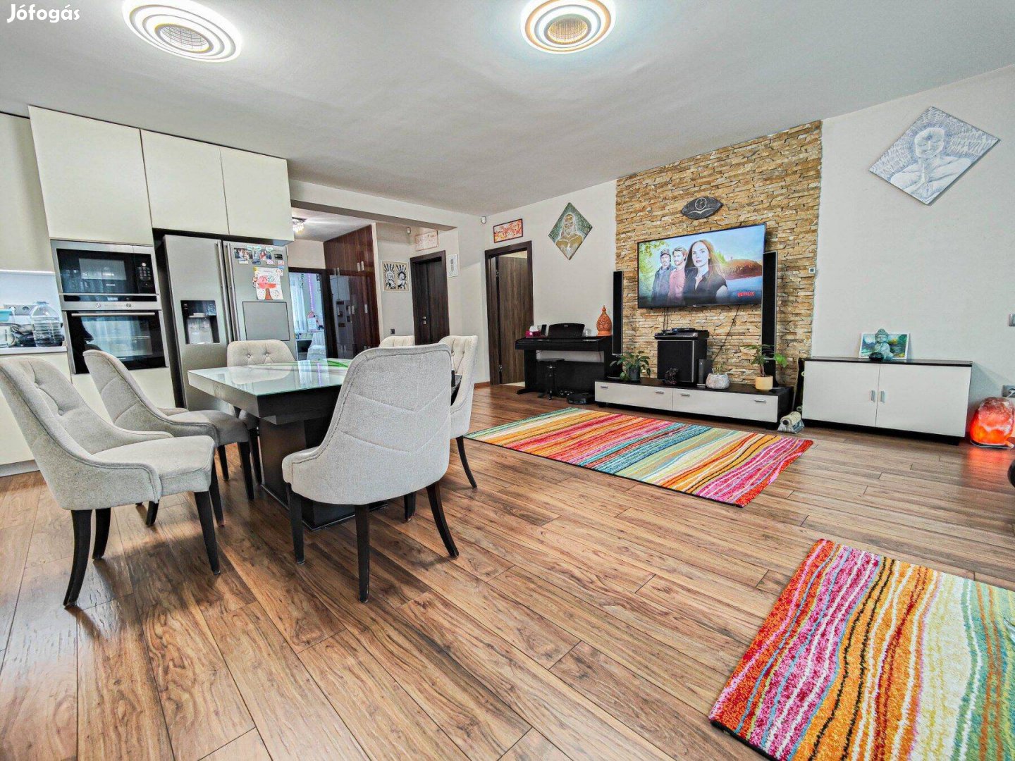 Dózsa Delikátesz közelében 111 nm-es első emeleti lakás