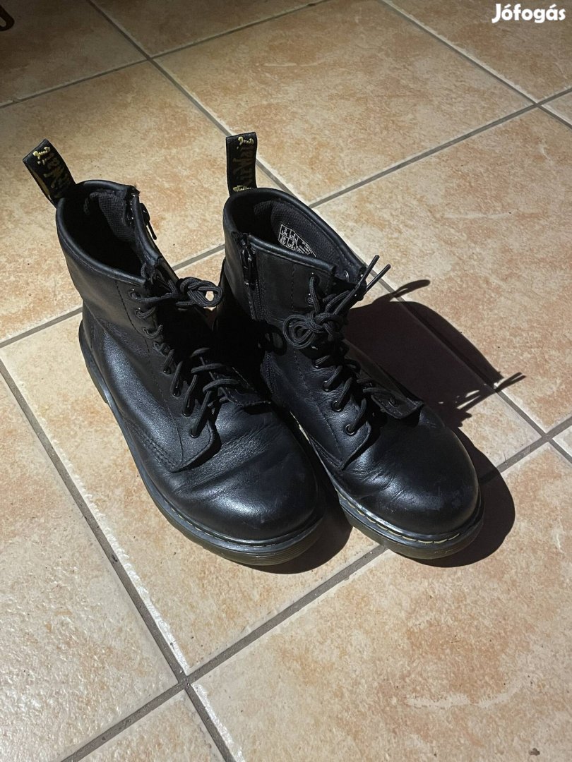 Dr Martens 1460-as bakancs