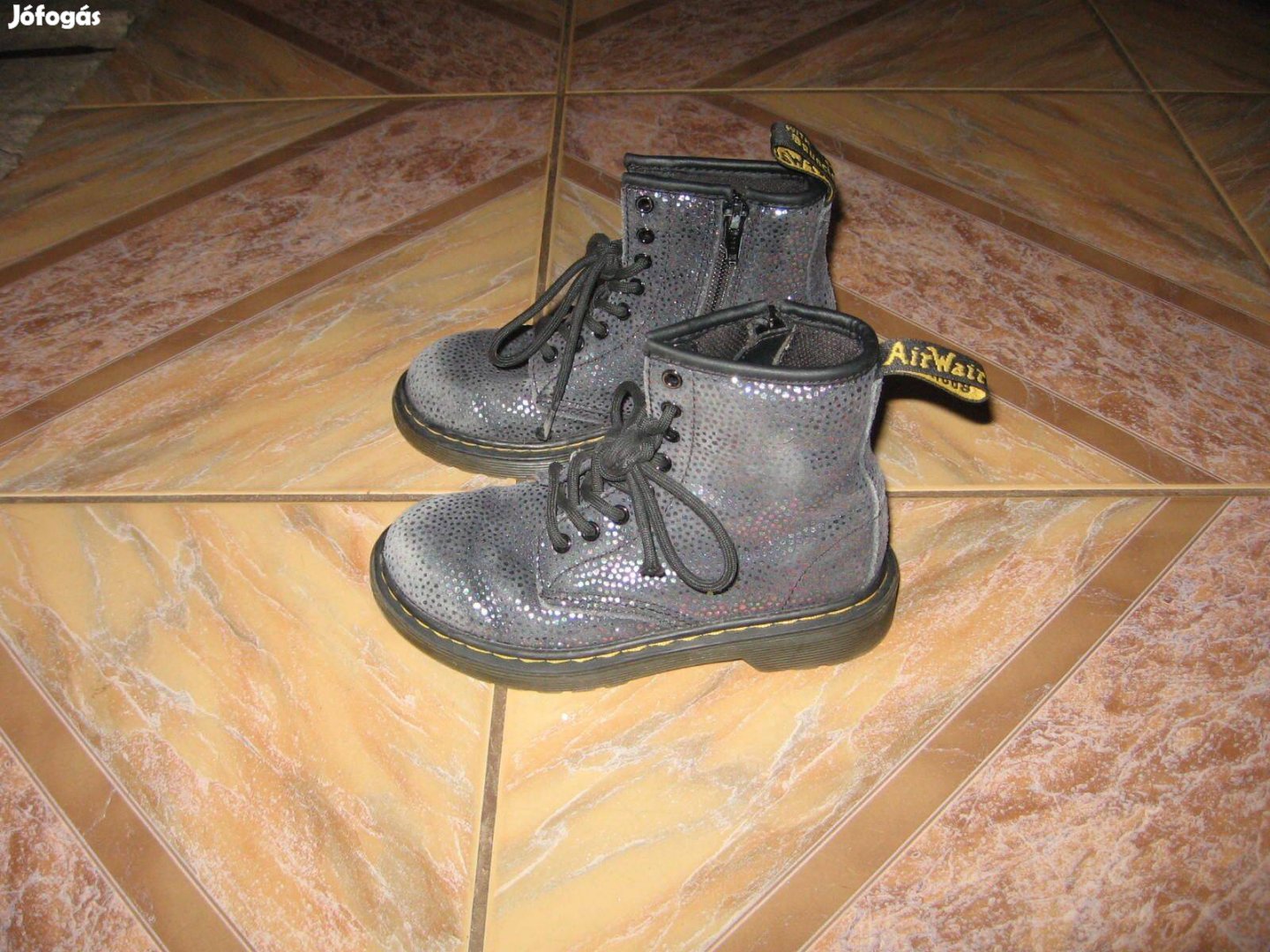 Dr Martens bakancs 29-es