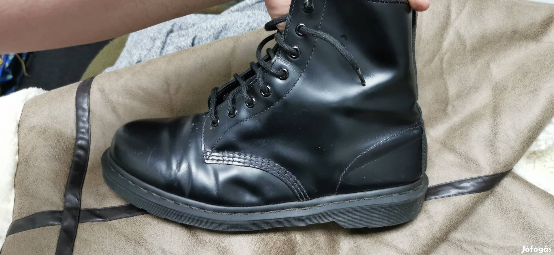 Dr. Martens bakancs 45. 