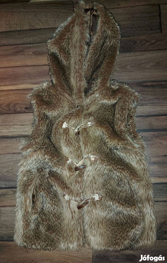 Drapp színű szőrős mellény