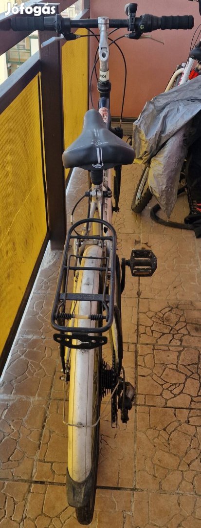 Drive 28-as masszív városi bringa