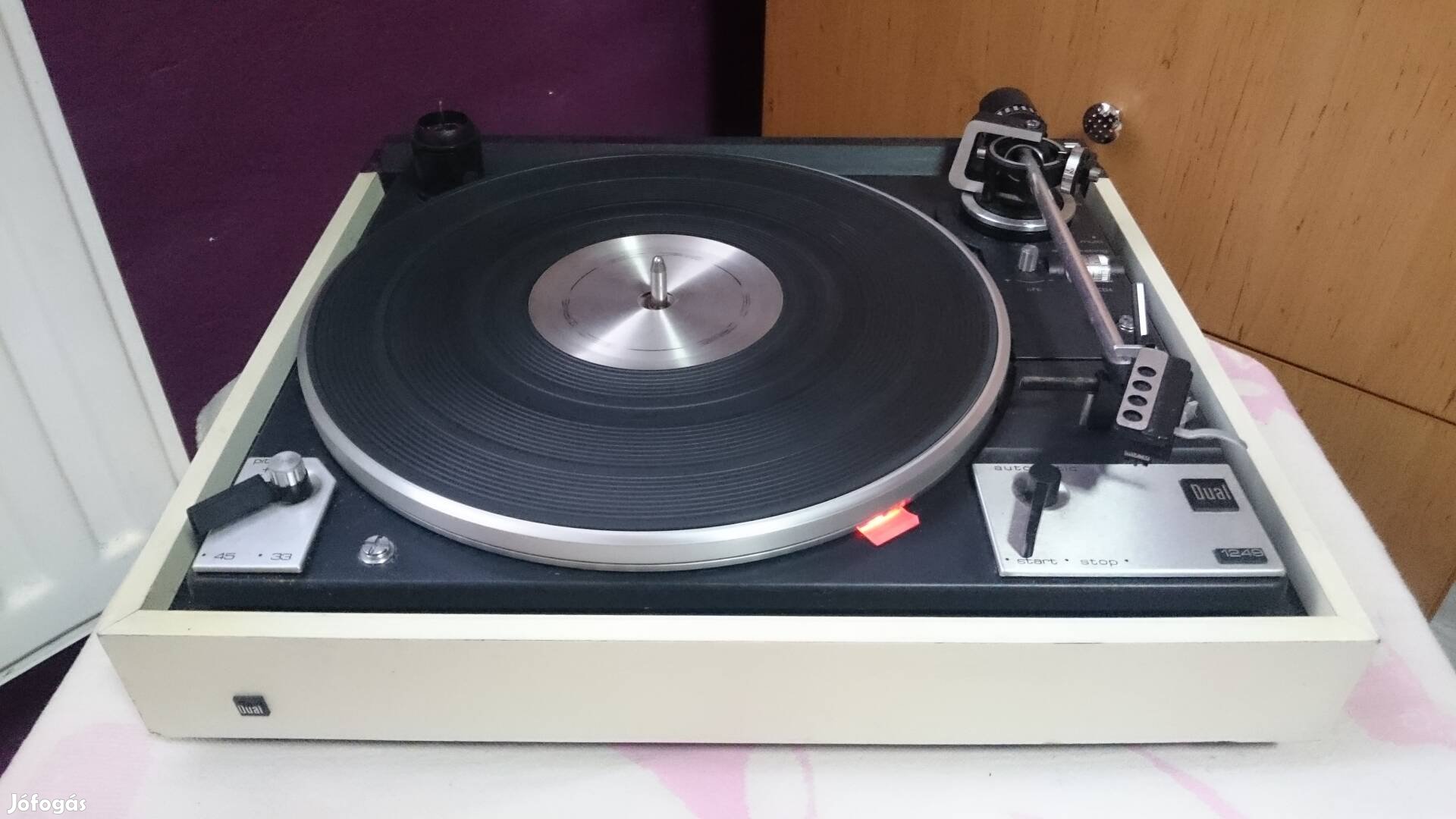 Dual CS 1249 bakelit vinyl lemezjátszó