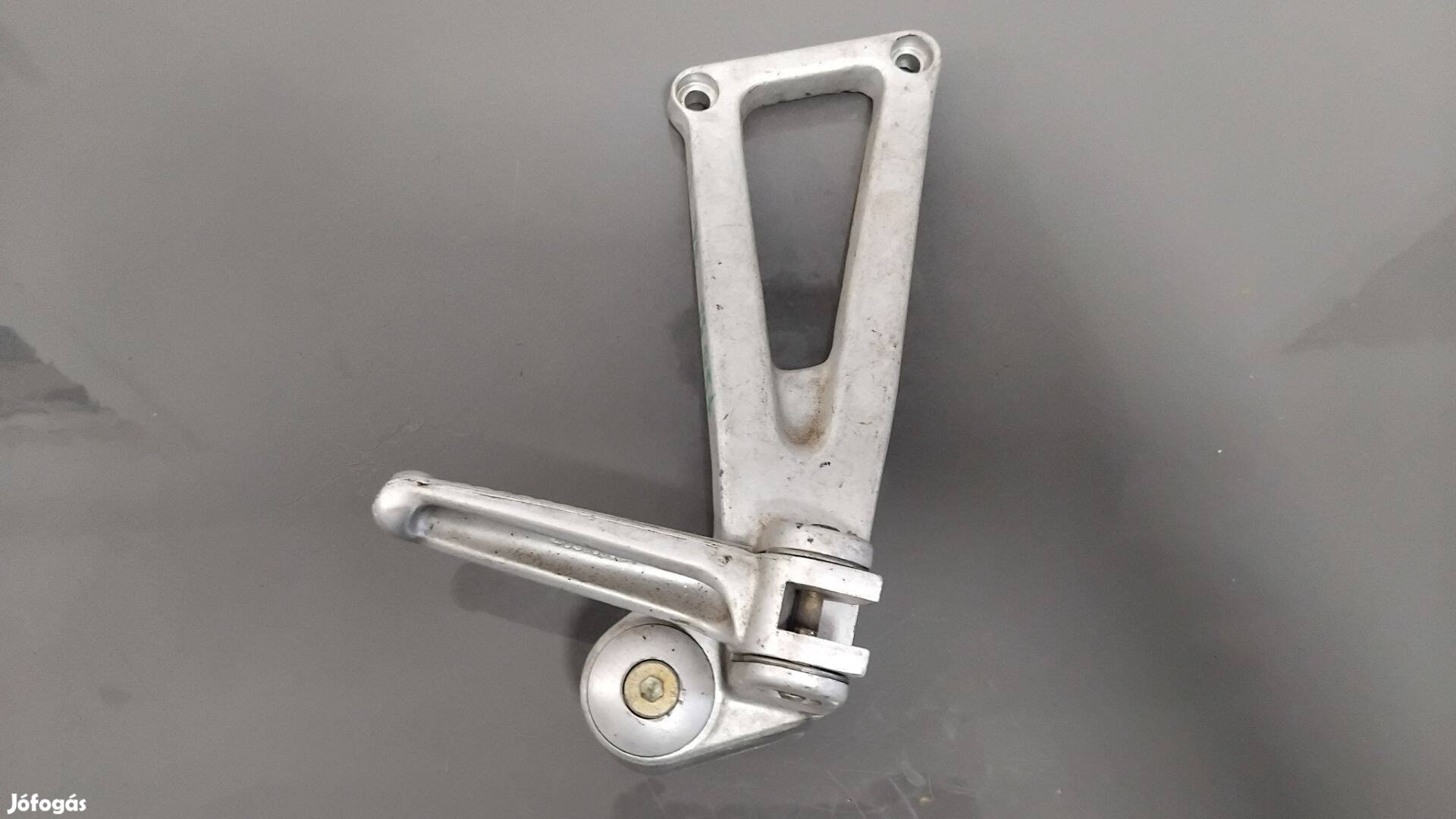 Ducati 750 SS '01 Jobb hátsó lábtartó