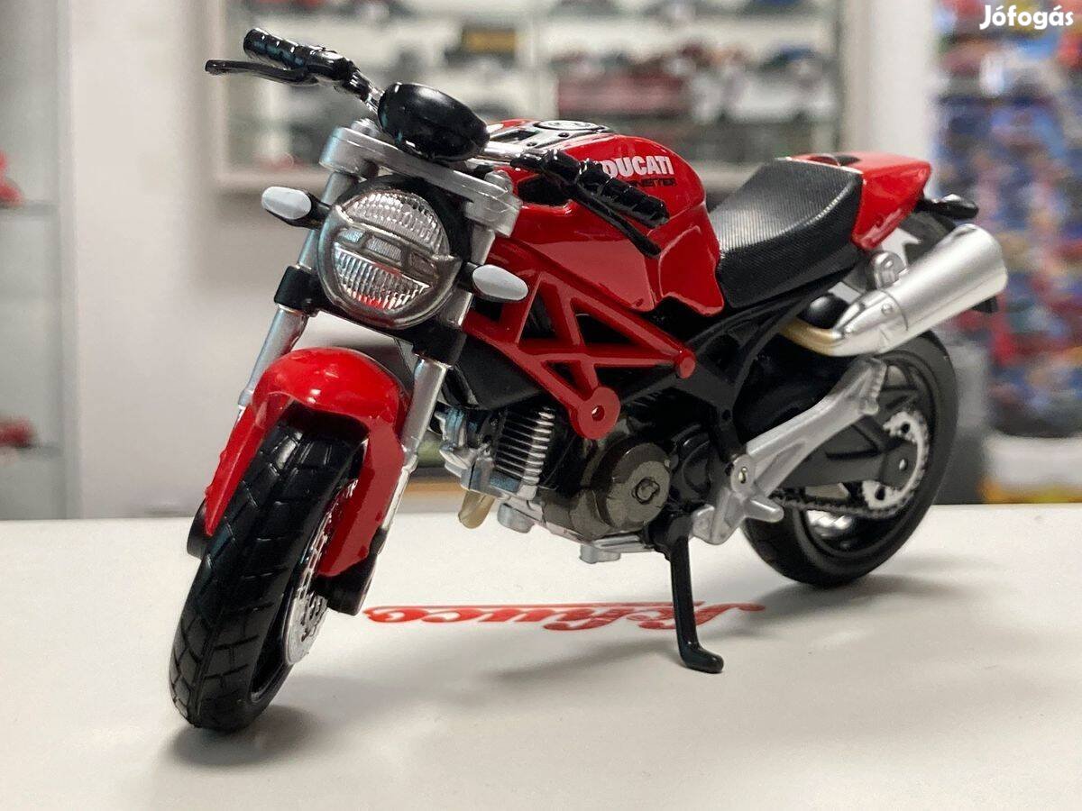 Ducati Monster 696 2010 1:18 1/18 Maisto