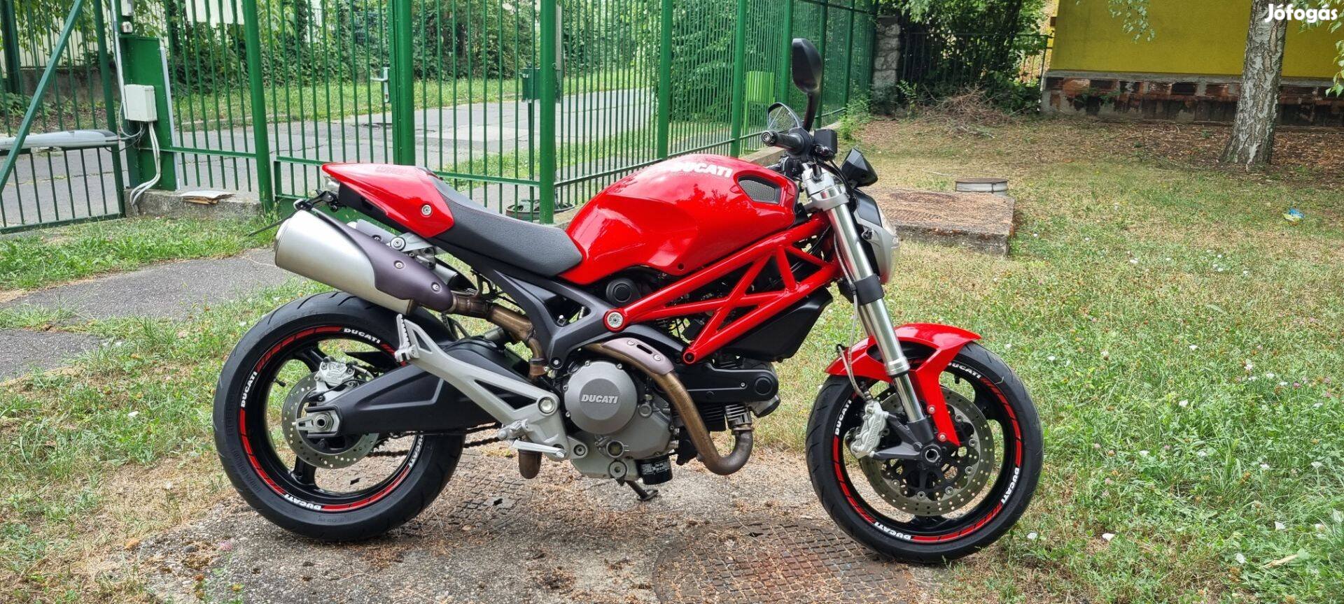 Ducati Monster 696