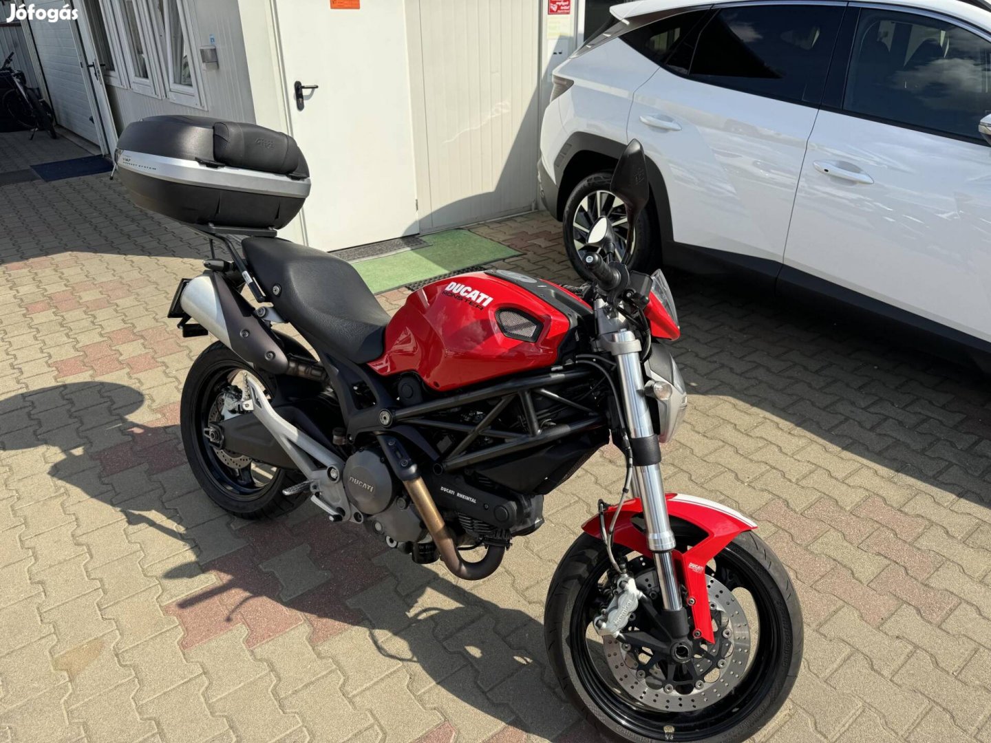 Ducati Monster 696 ABS. Sérülésmentes.megkímélt...