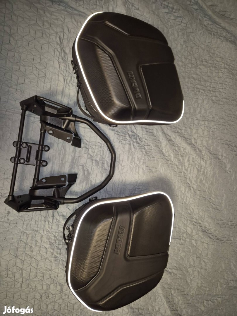 Ducati Monster dobozszett