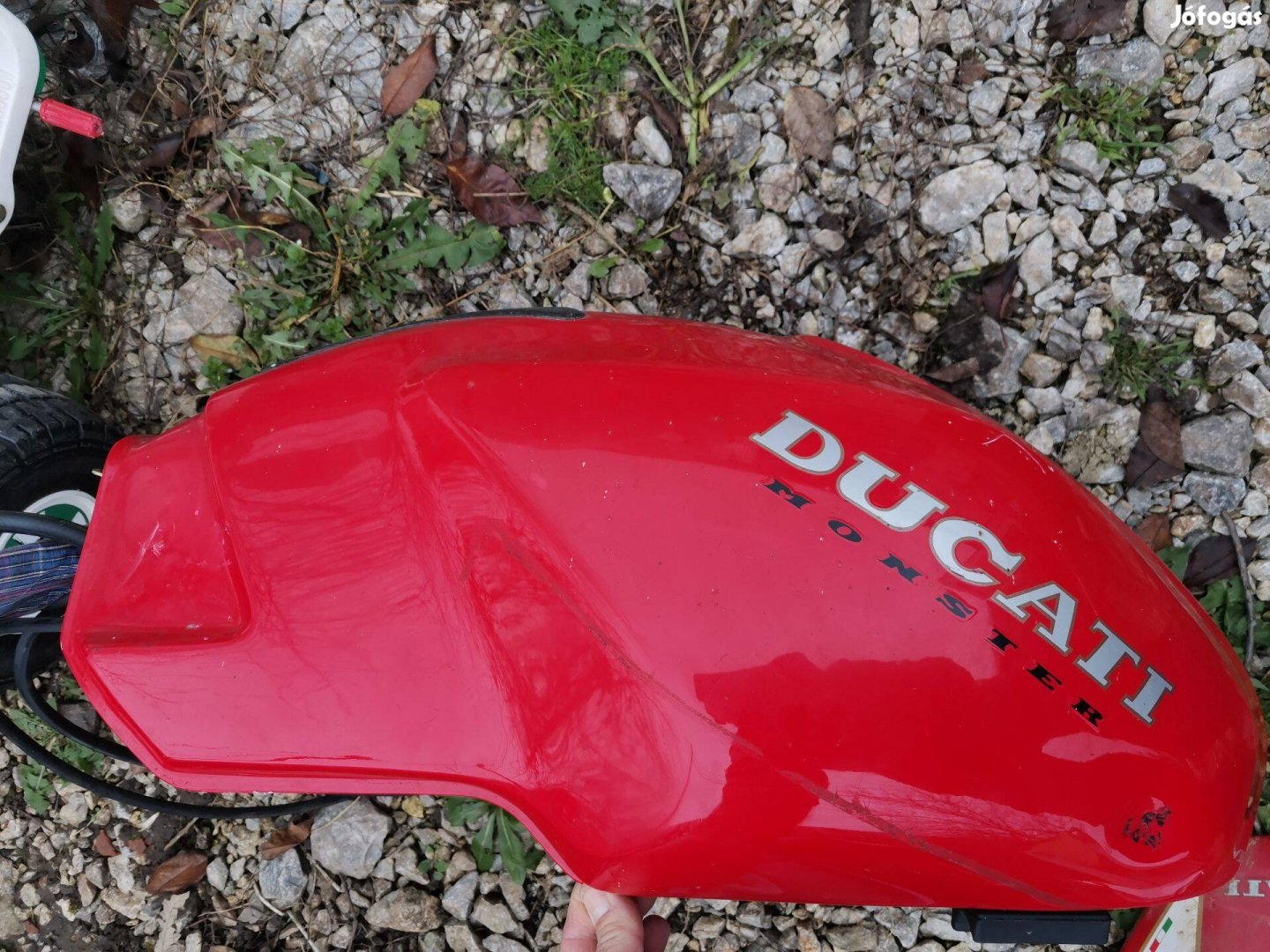 Ducati monster tank, sérültek 2211